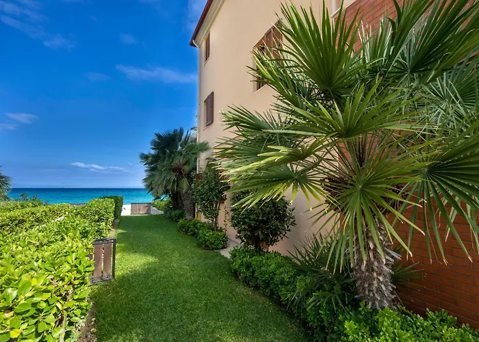 Exceptional Beachfront Villa Blue Cocoon